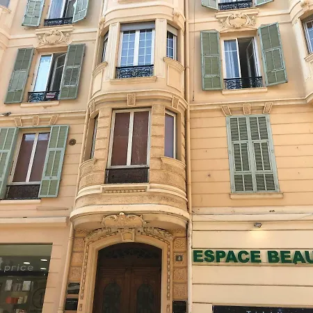 Renovated 3 Minutes Walking To Monaco Lägenhet *